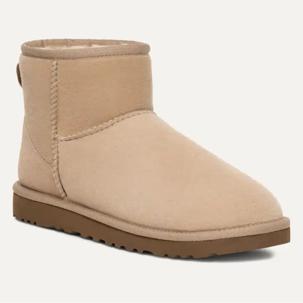 NWT Classic Mini II Boot
WITH BOX + TAGS - Picture 2 of 3